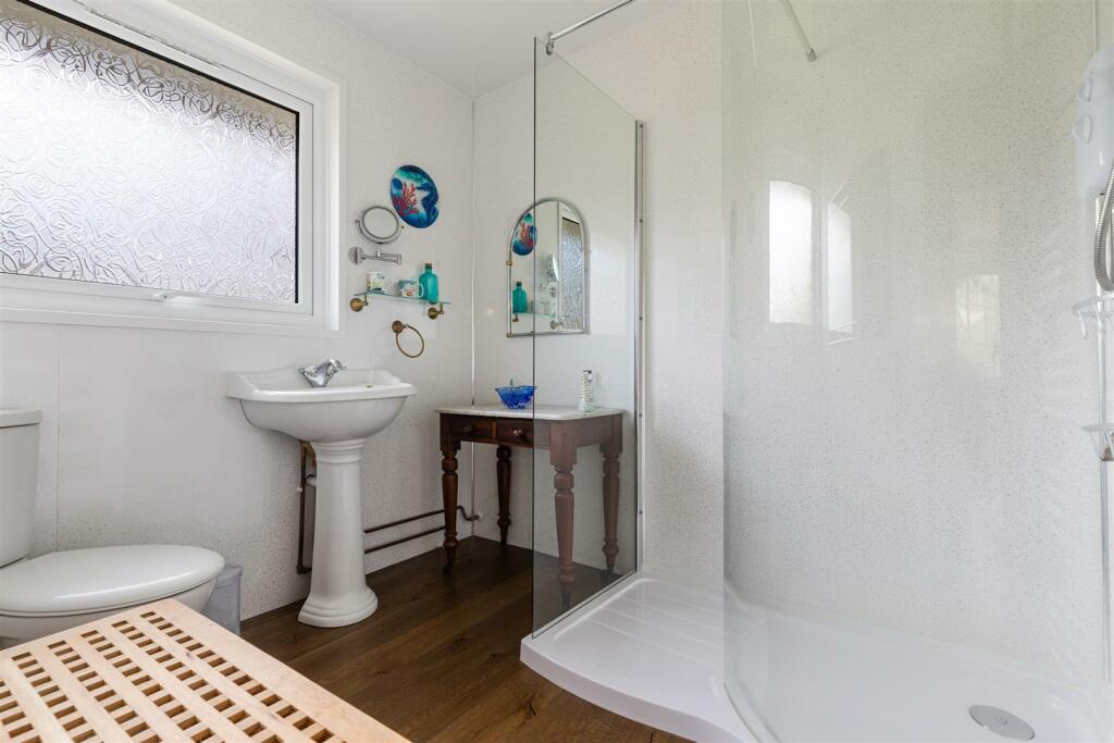 A22 - Lawnbank 1 Thurlestone Gardens Dartmouth - 2