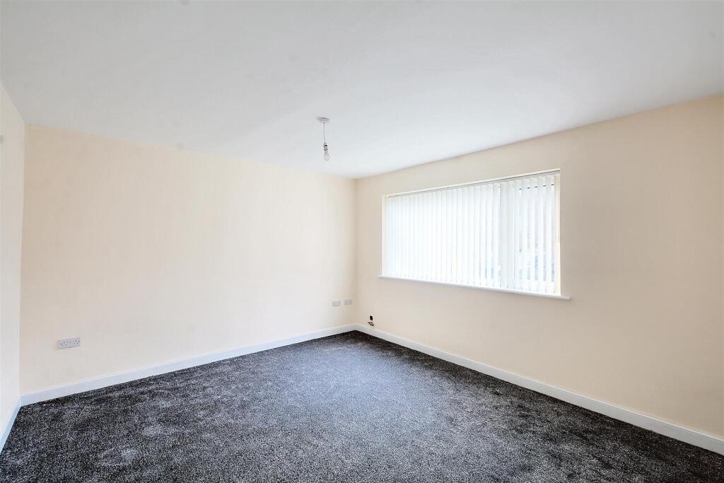 5. Lounge 2.jpg
