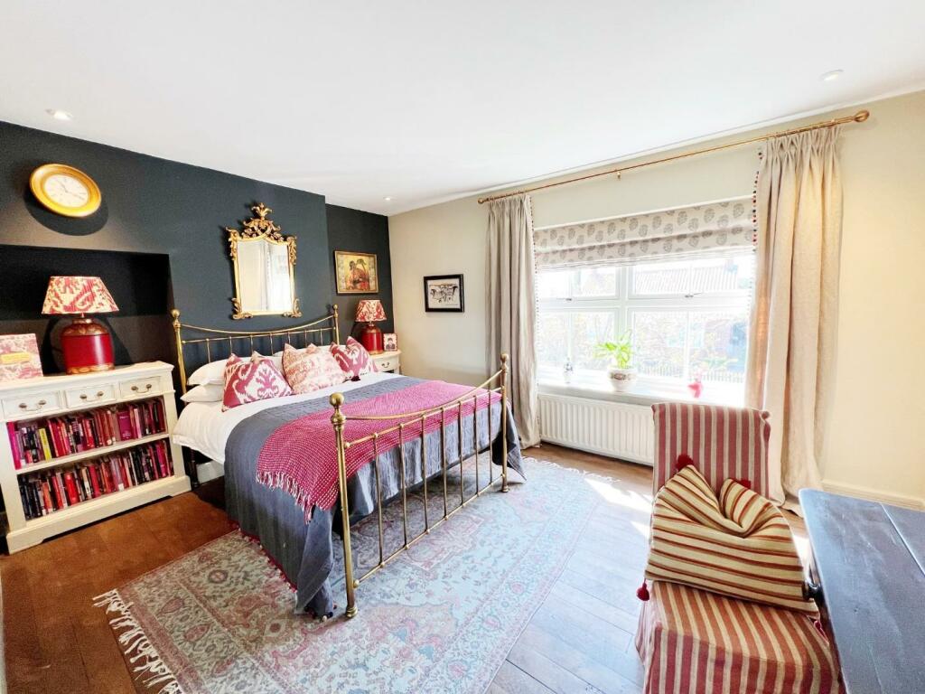 Bedroom 2 pic 1.jpg