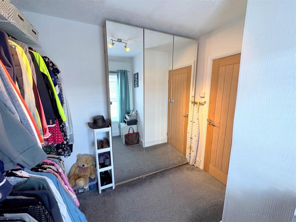 Bedroom 3b.jpg