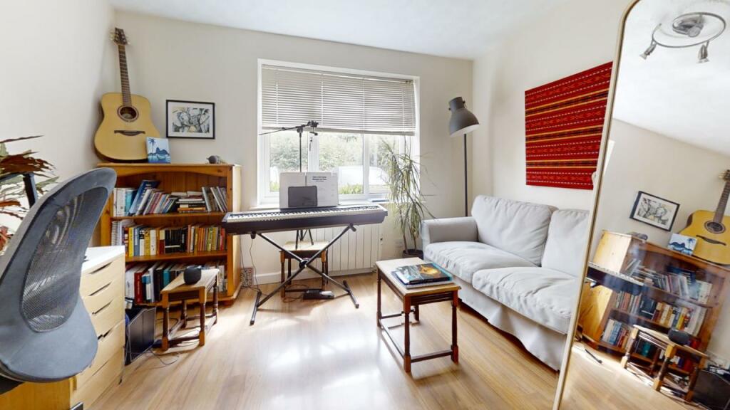 4-Tenterden-Crescent-Living-Room