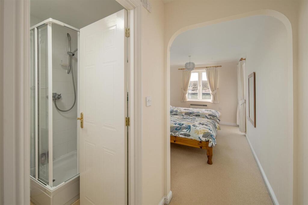 Ensuite.jpeg