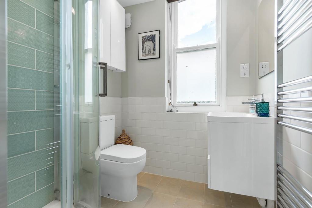 En-Suite Bathroom.jpg