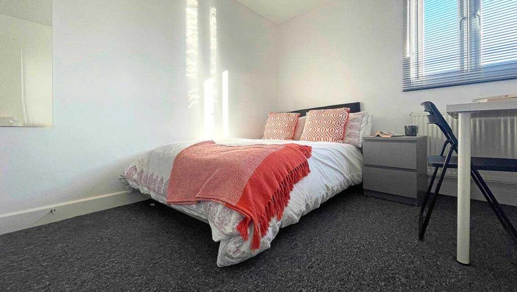 7-bed-student-house-hudson-road-portsmouth-(11).jp