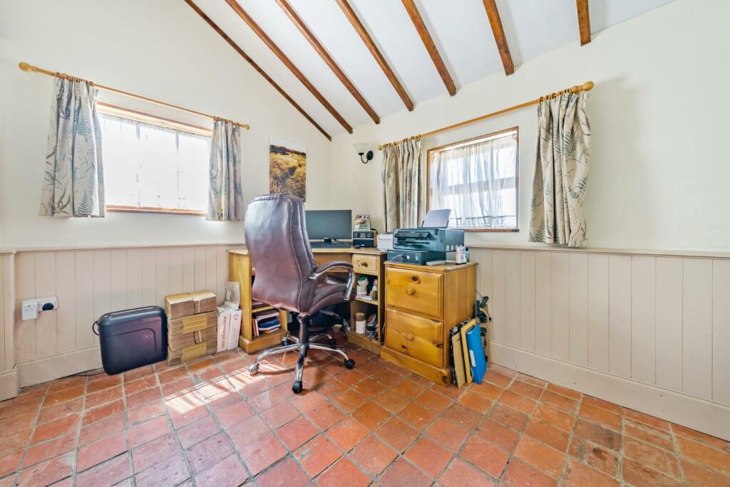 OFFICE.jpg