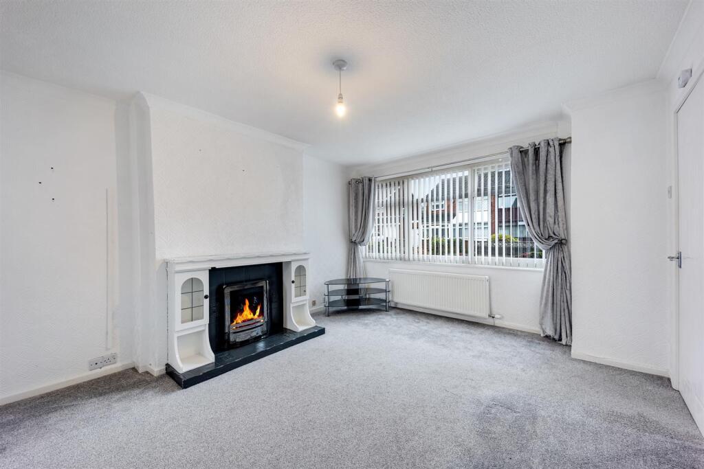 12 Arnside Avenue lounge 2.jpg