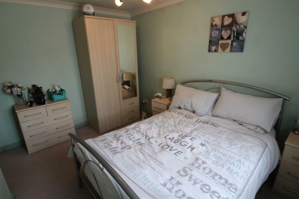 bedroom.JPG