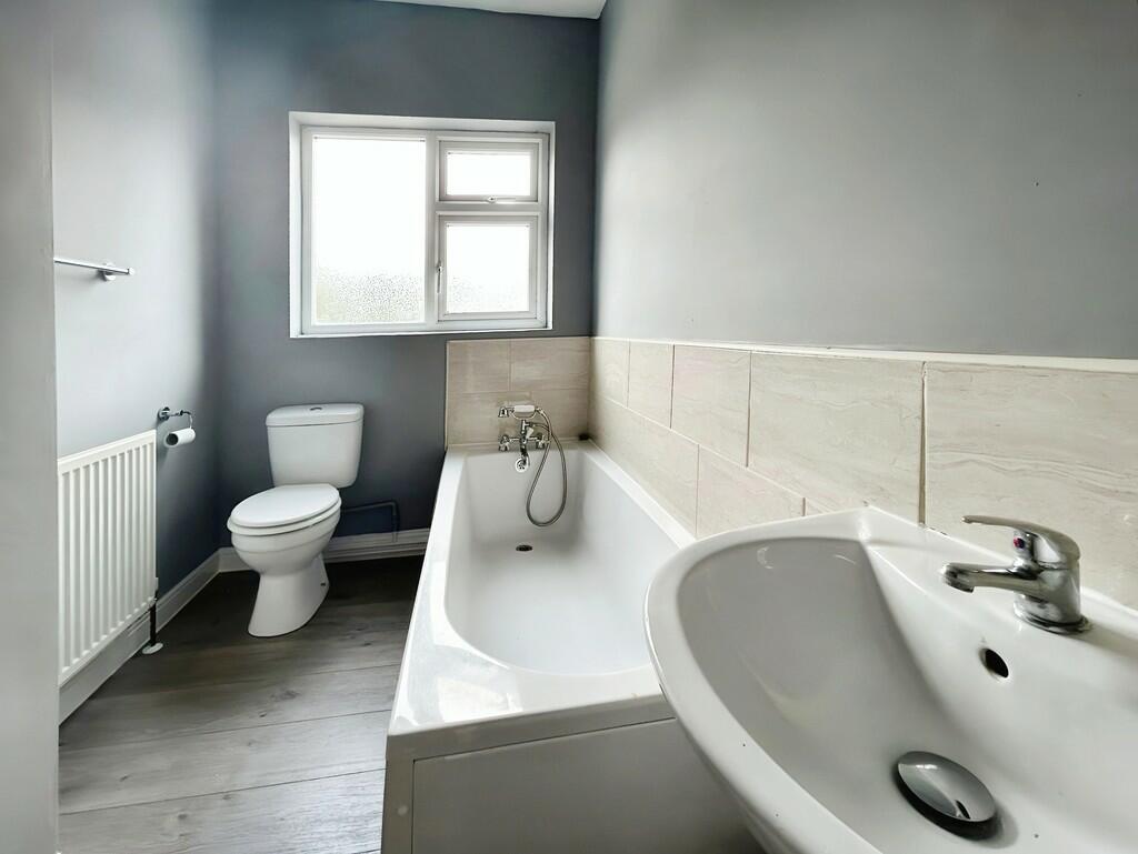 2e189033-WhatsApp...