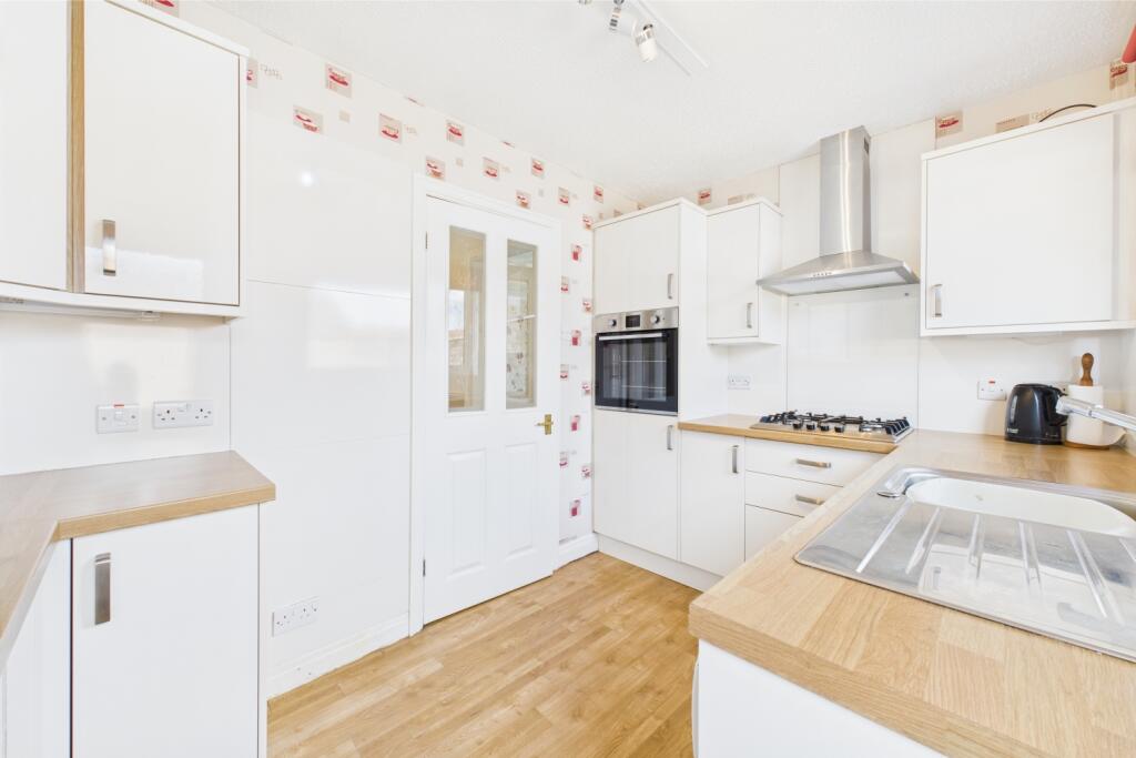 CAM03162G0-PR0270-STILL013