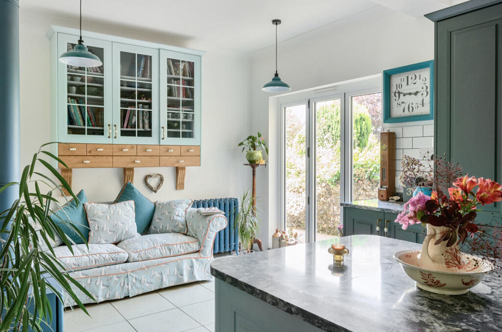 1306375-2-685991a...