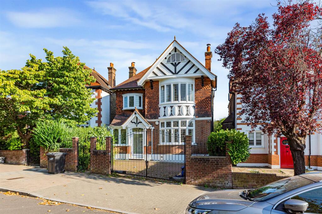 14 Streatham Common South SW16 3BT-15.jpg