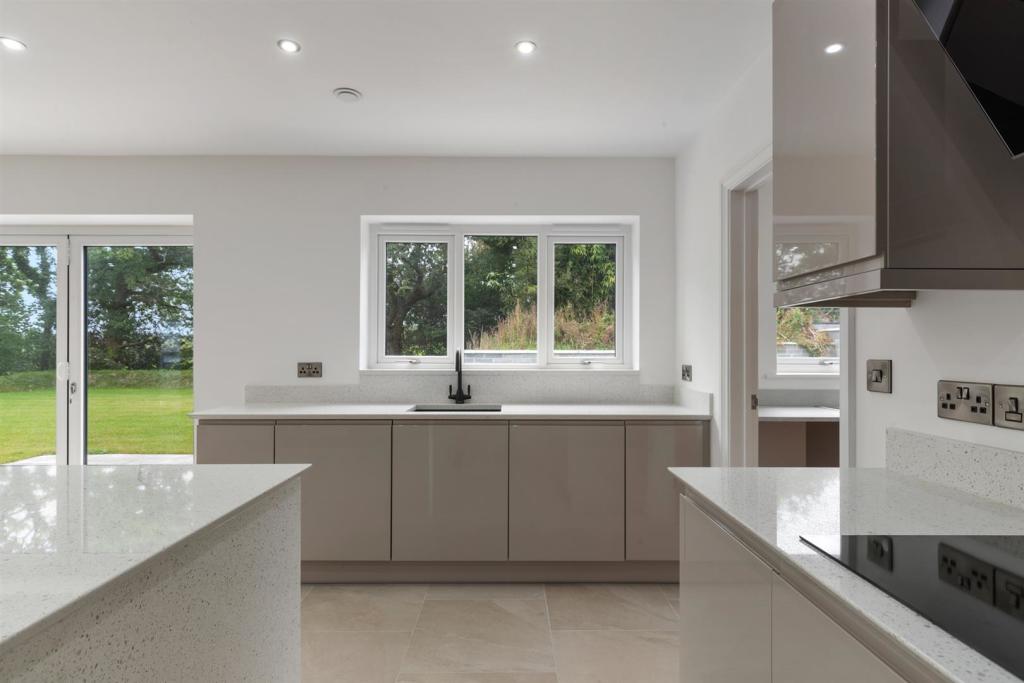 8 Ashmoor - Kitchen -5.jpg