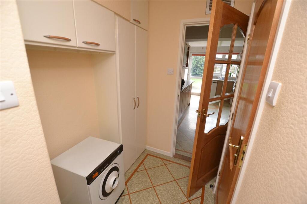 INNER HALL / UTILITY