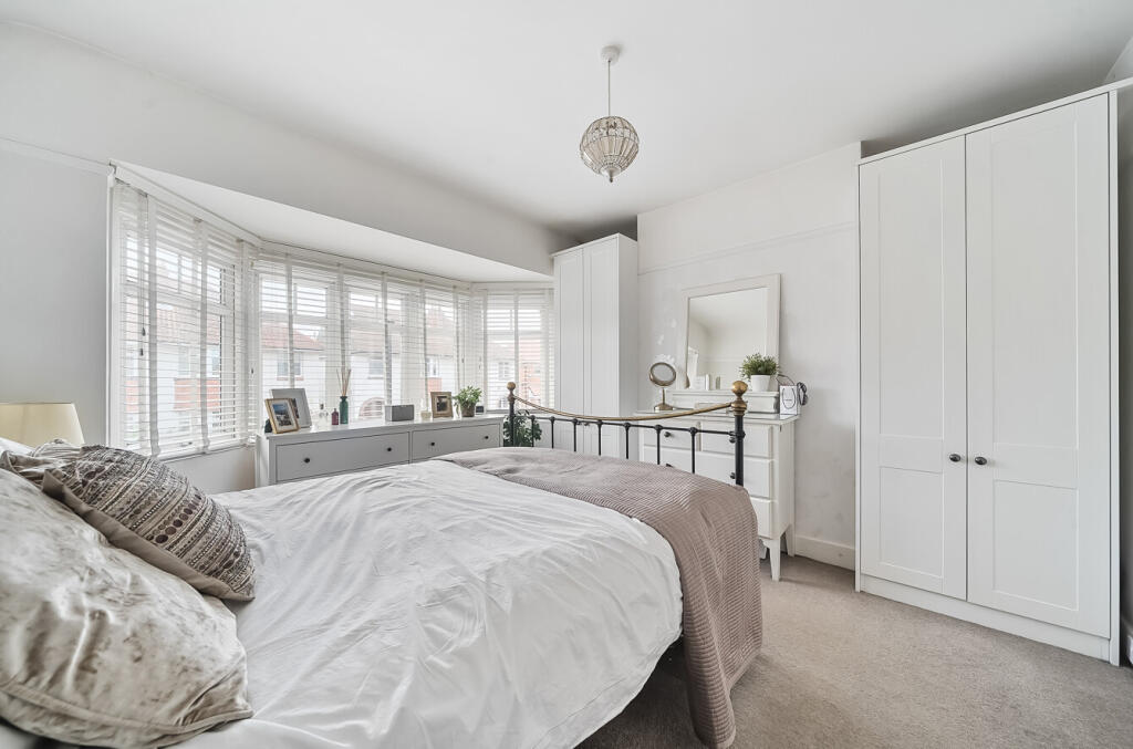 1307273-3-685a84f...