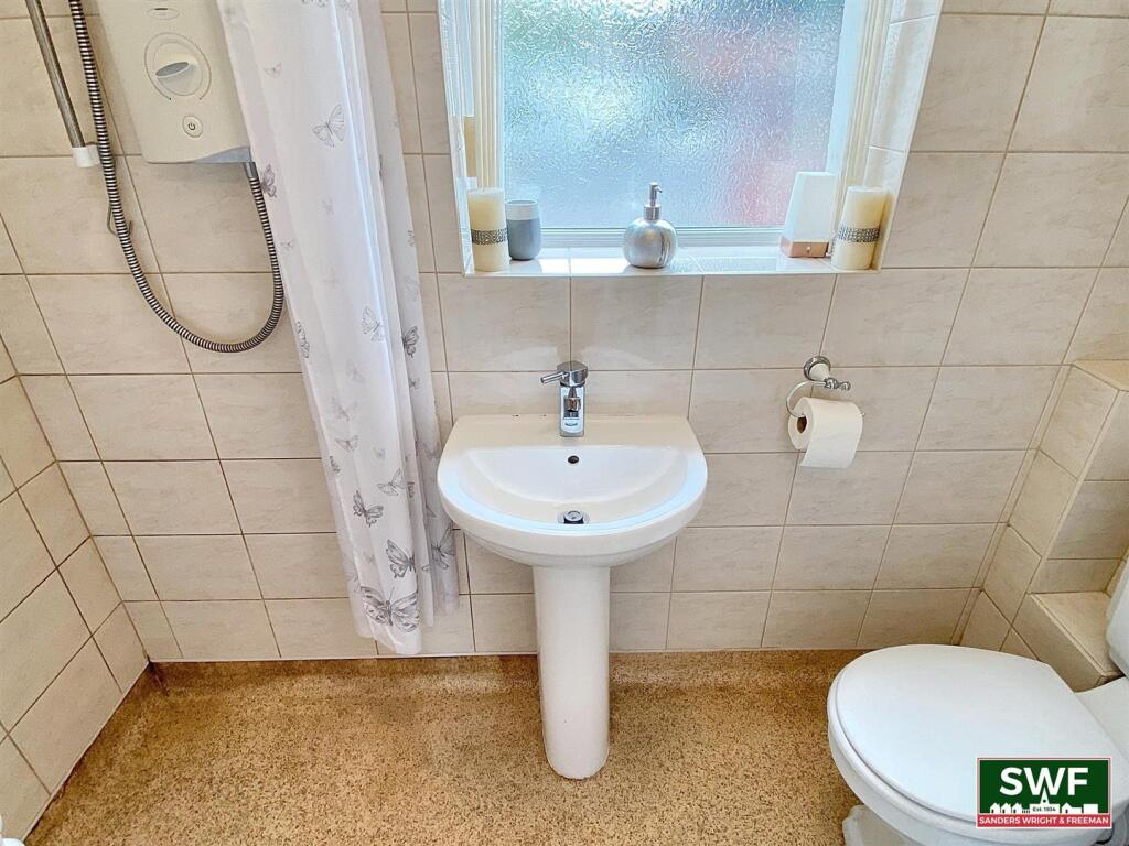Gr floor shower room.jpg