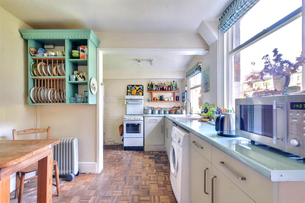 Kitchen_2.jpeg