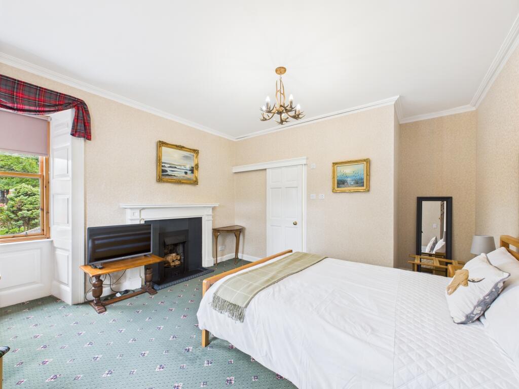 CAM03481G0-PR0105-STILL034