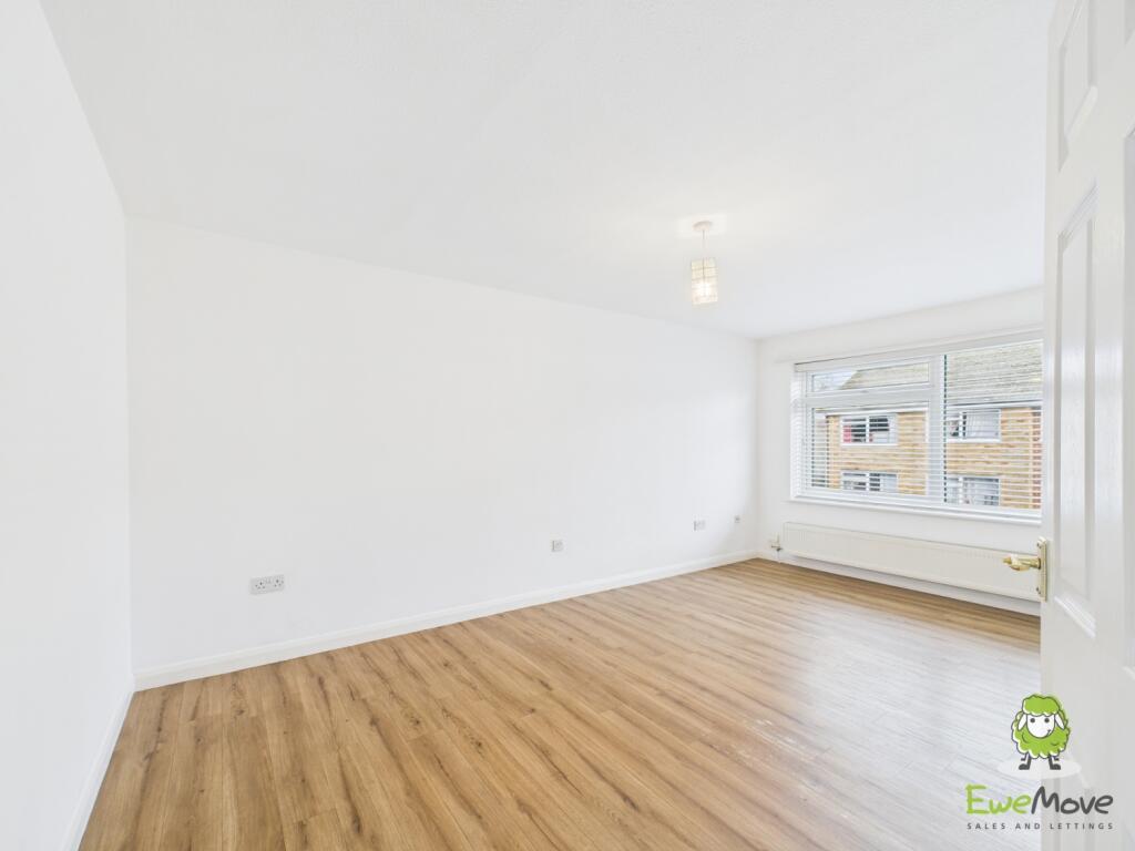 EweMove Estate Agents Basingstoke - Sylvia Close -