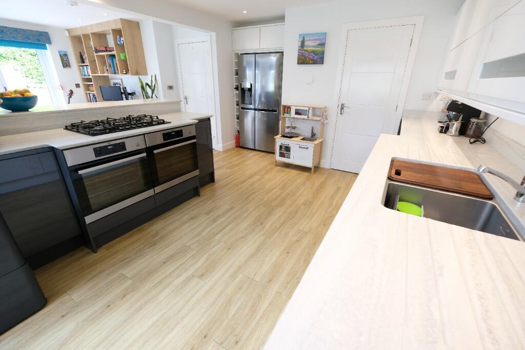 OPEN PLAN ROOM