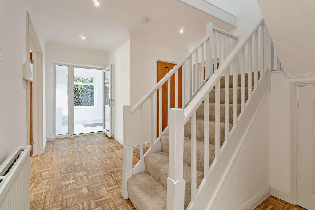 8664256-interior1...