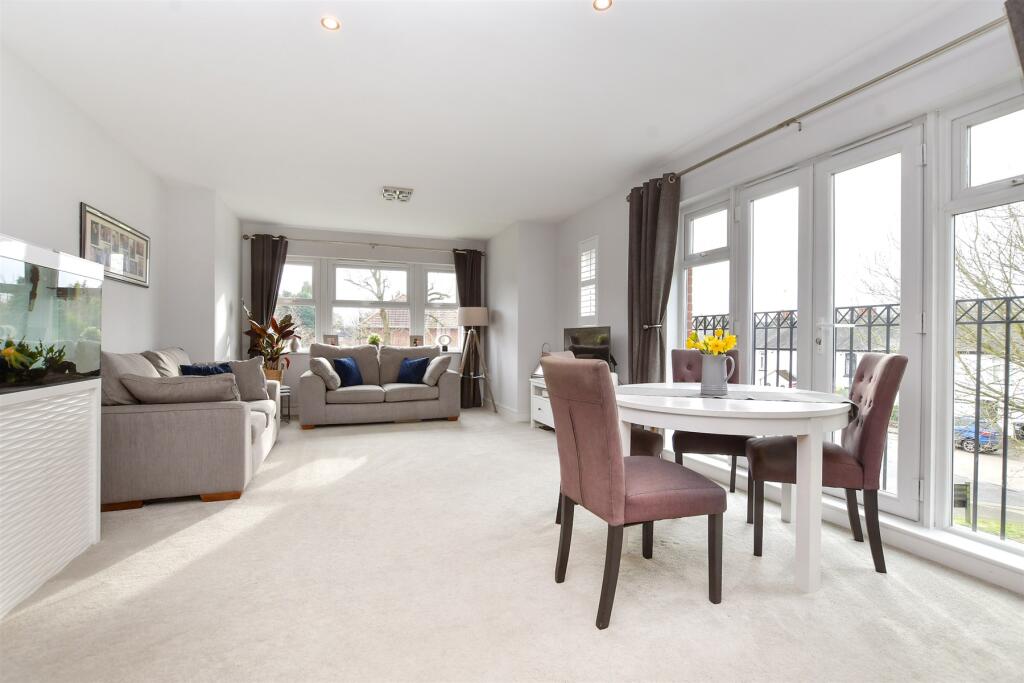 Kitchen / Lounge / Dining Room