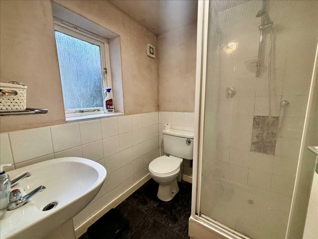 SHOWER ROOM