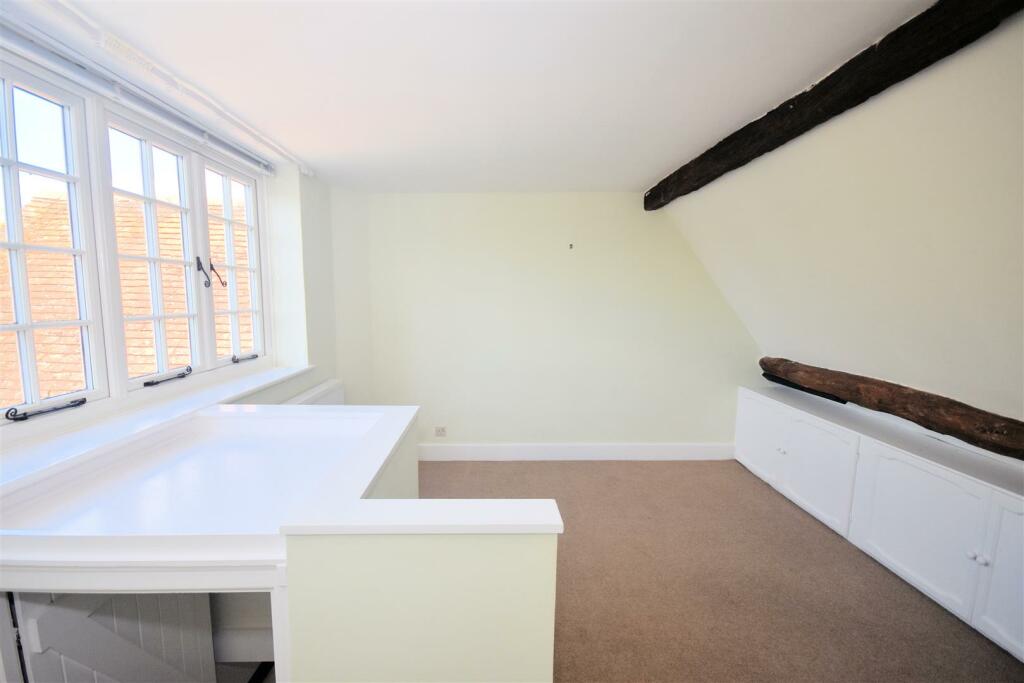 Bedroom.2.jpg