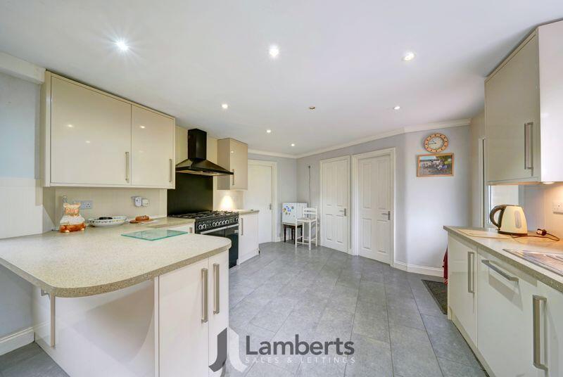 Kitchen/Breakfast Room