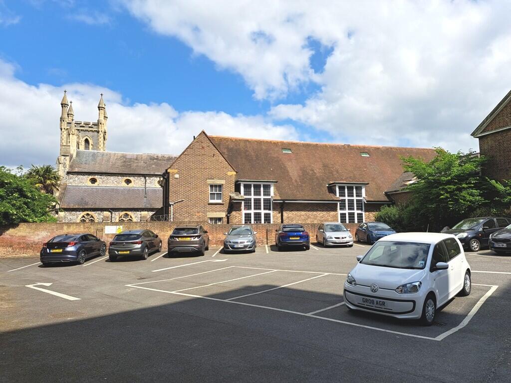COMMUNAL PARKING
