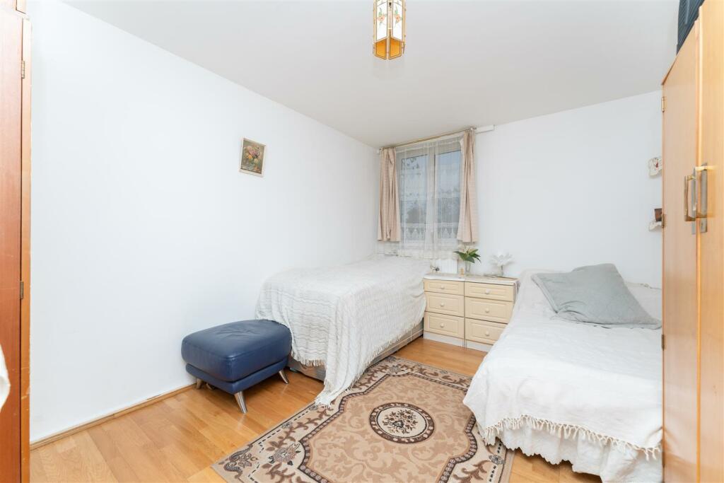 177 Gloucester bed.jpg