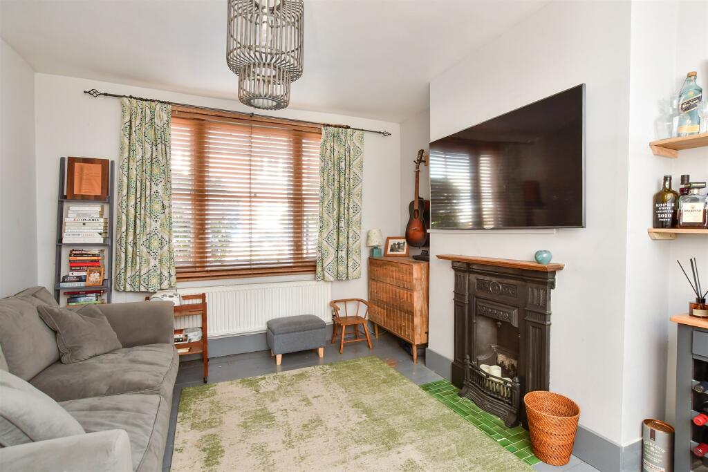 Sitting Room/ Bedroom 3