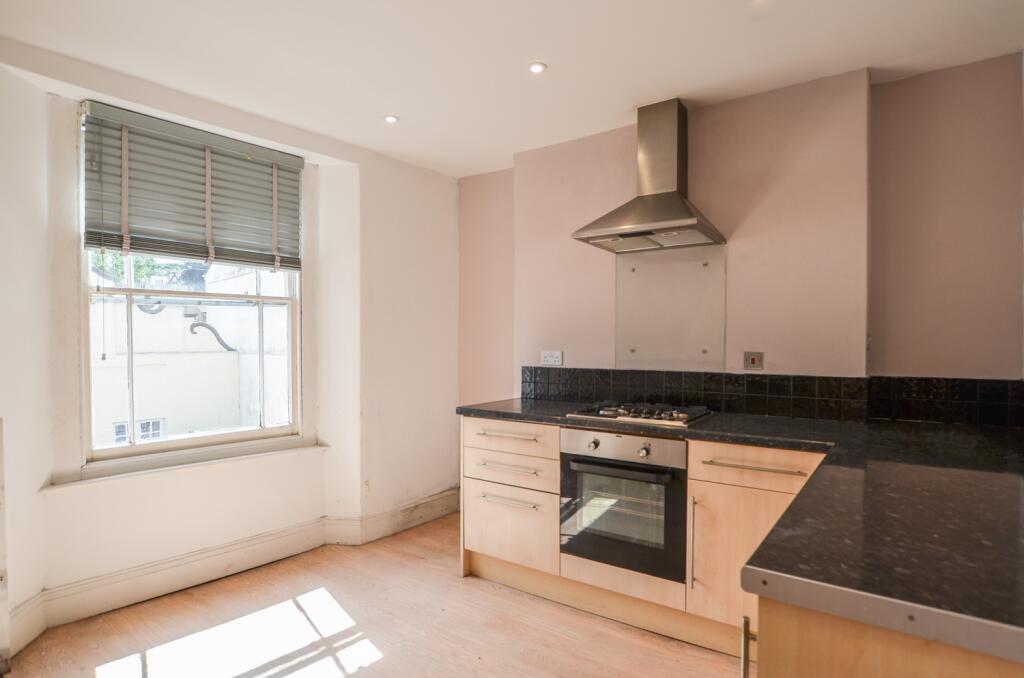 3A Albert Terrace TPS Bodmin 01208 872728-02