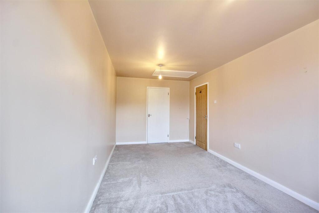 Bedroom 1_2.jpeg