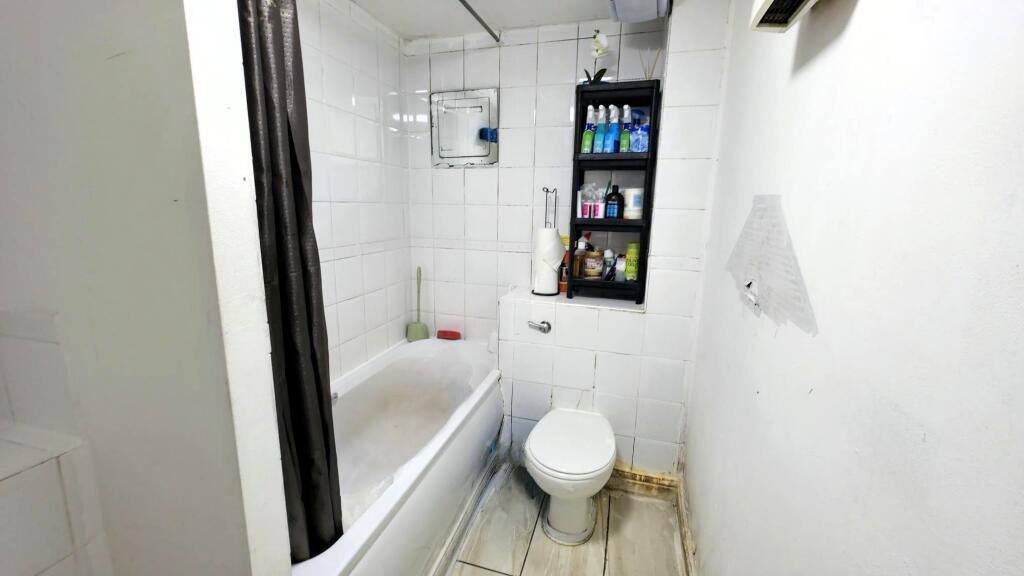 Main bathroom