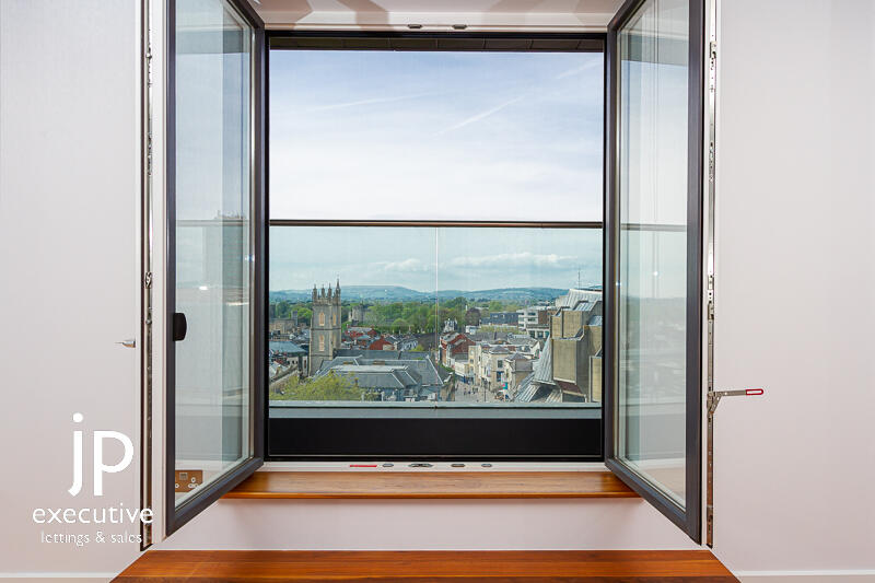 The Hayes, Cardiff(City), CF10