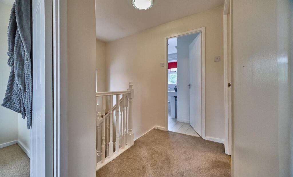 FIRST FLOOR LANDING