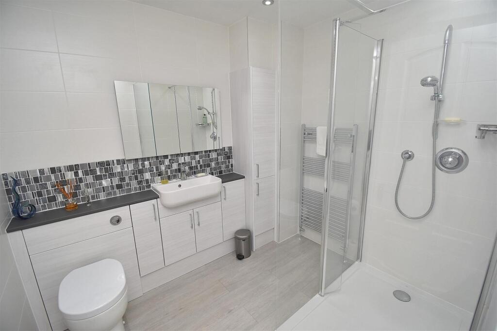 Shower Room.JPG