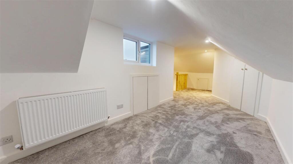 Cross Pit Lane Bedroom