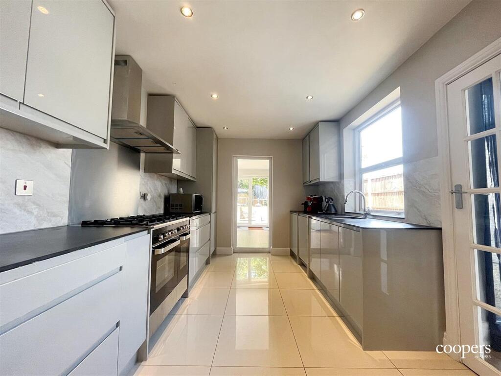 Kitchen 2 (12).jpg