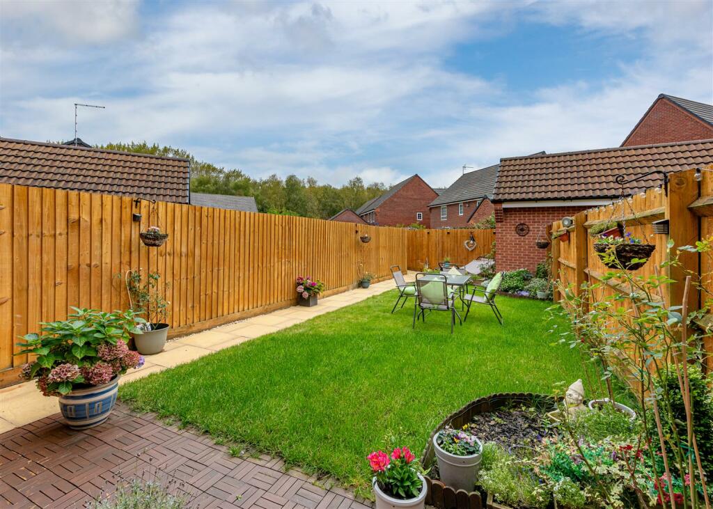 2 Lickey Close-External 3.jpg