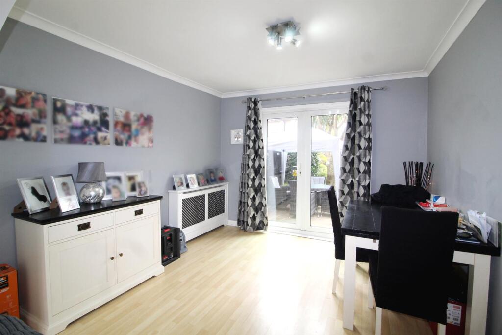 Dining room e.jpg