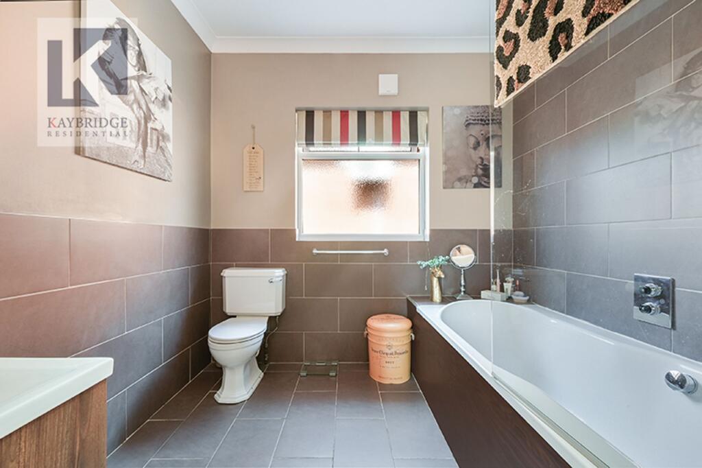 The Warren, Worcester Park - KT4 7DL