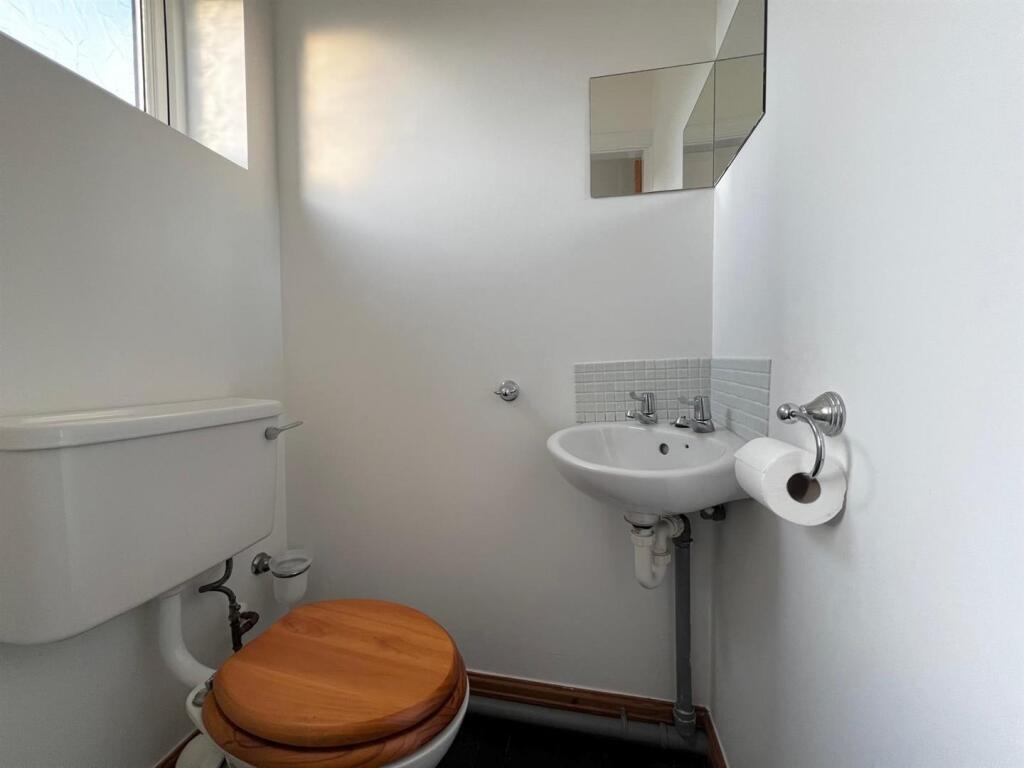 10 Greystone - Ground Floor WC.jpg