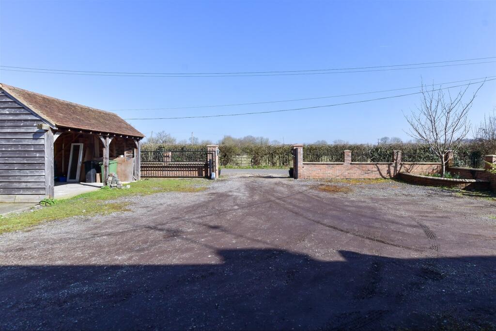 Driveway/Parking