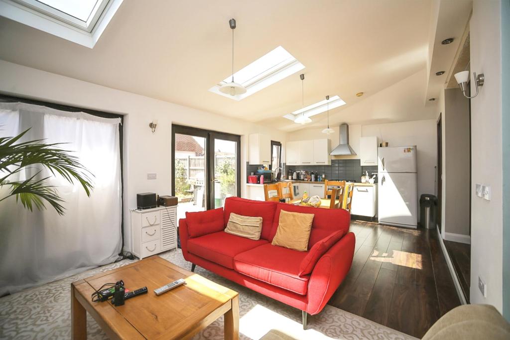 Lounge / Kitchen