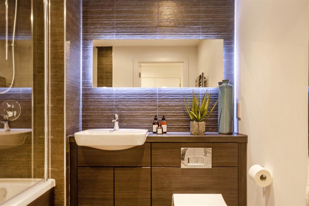 Bathroom2