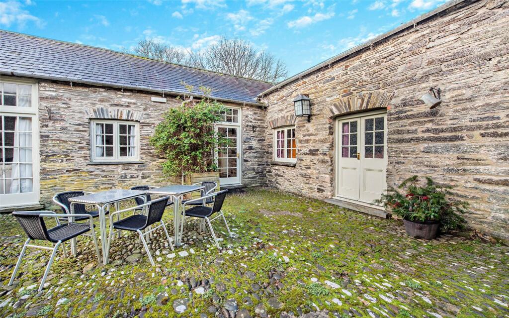 Cottages Courtyard