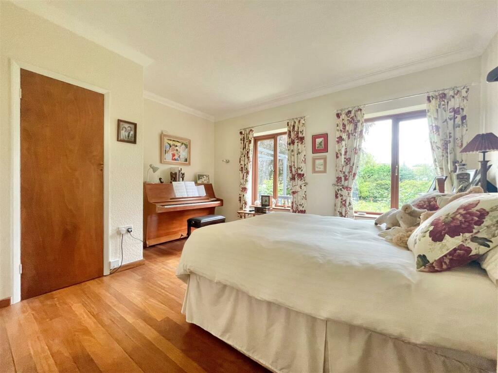 Bed 3.jpg