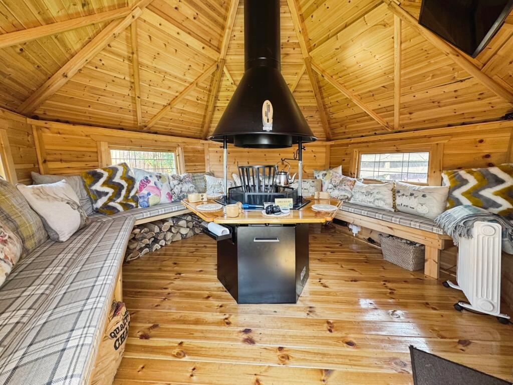 BBQ Hut
