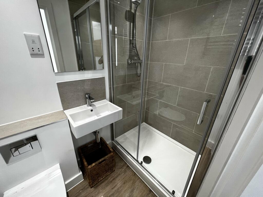 example en-suite (4)
